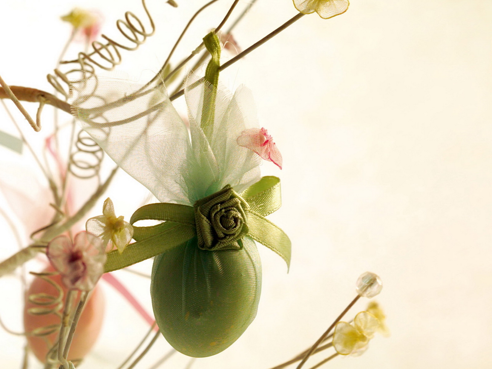 Яйцо на веточке