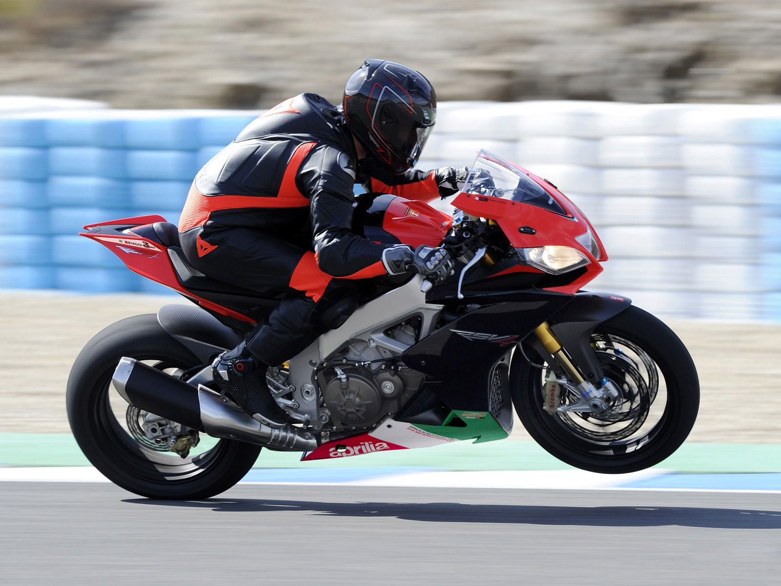 Априлия RSV4 R на соревновании