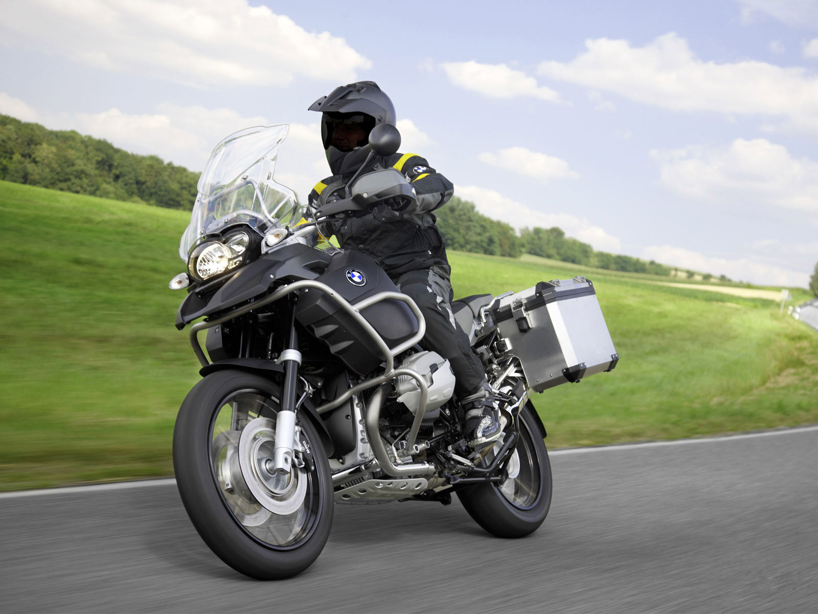 BMW R 1200 за городом