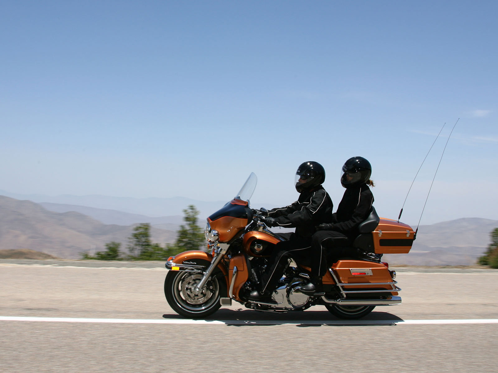 Харлей Девидсон FLHTCU