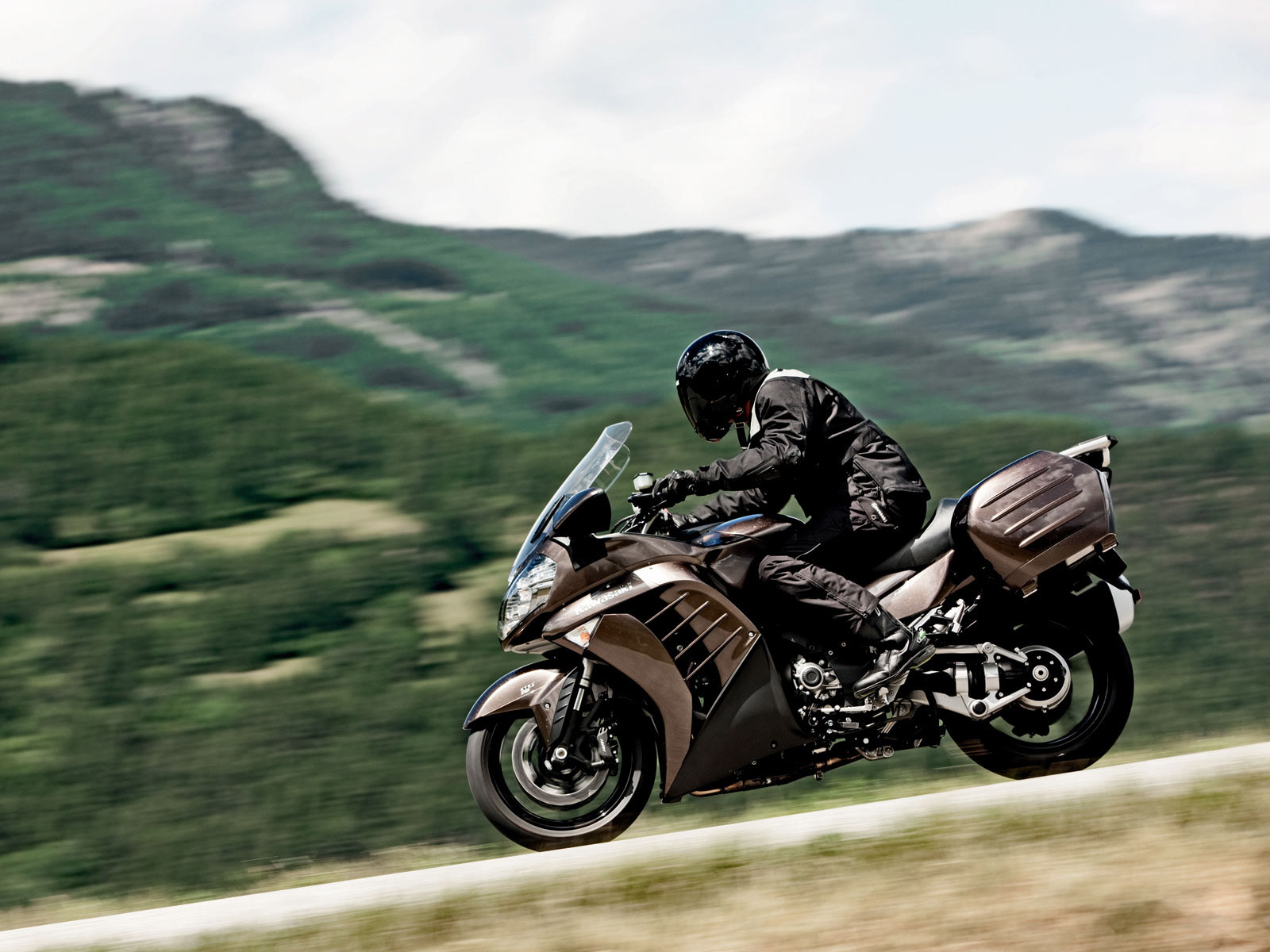 Кавасаки 1400 GTR по дороге