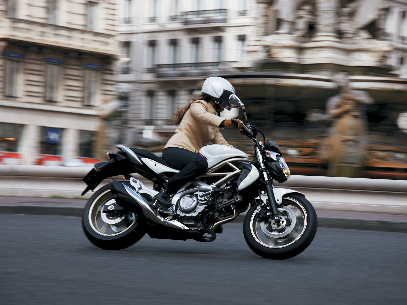 мотоцикл Сузуки F650