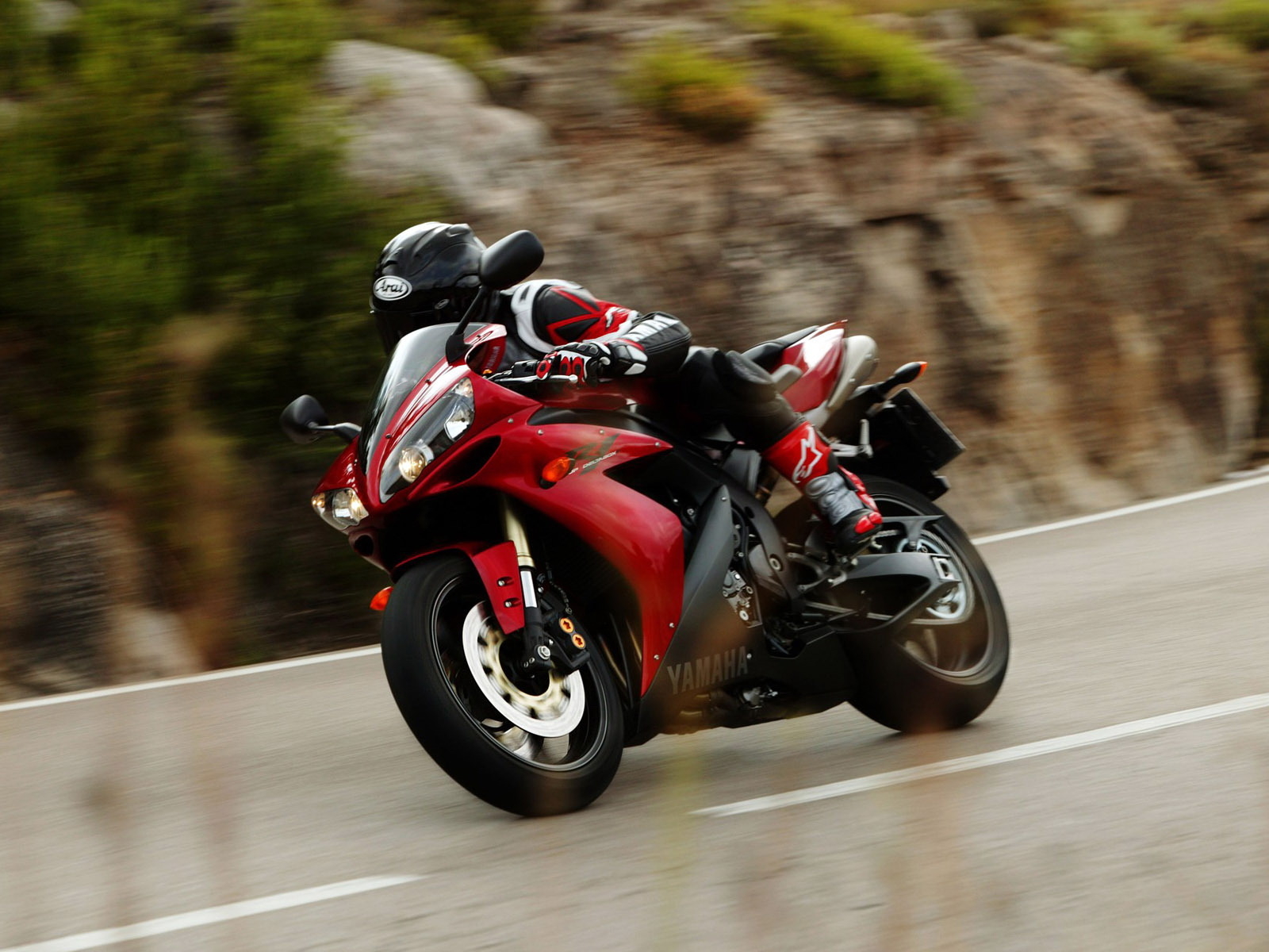 мотоцикл Ямаха R1