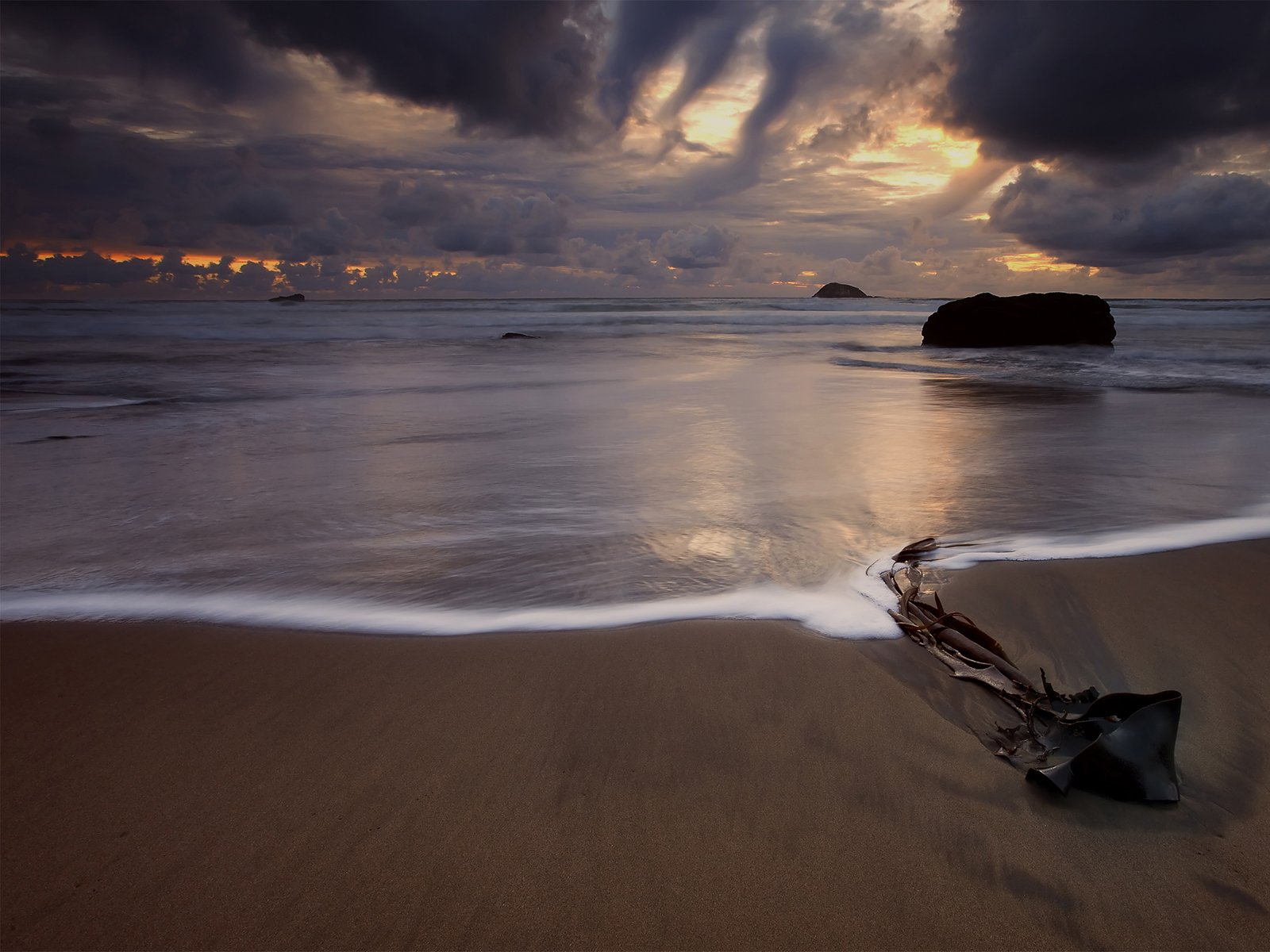 На морском берегу