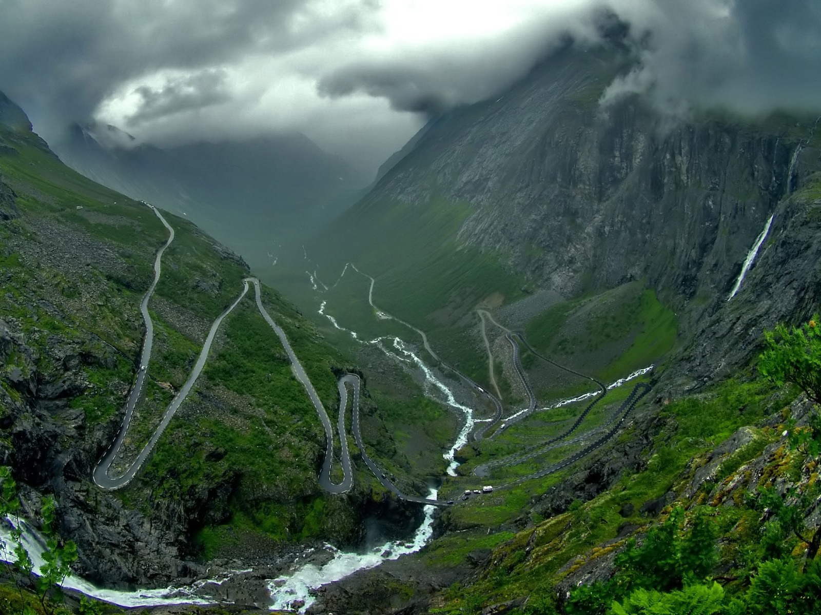 Дорога к горным вершинам