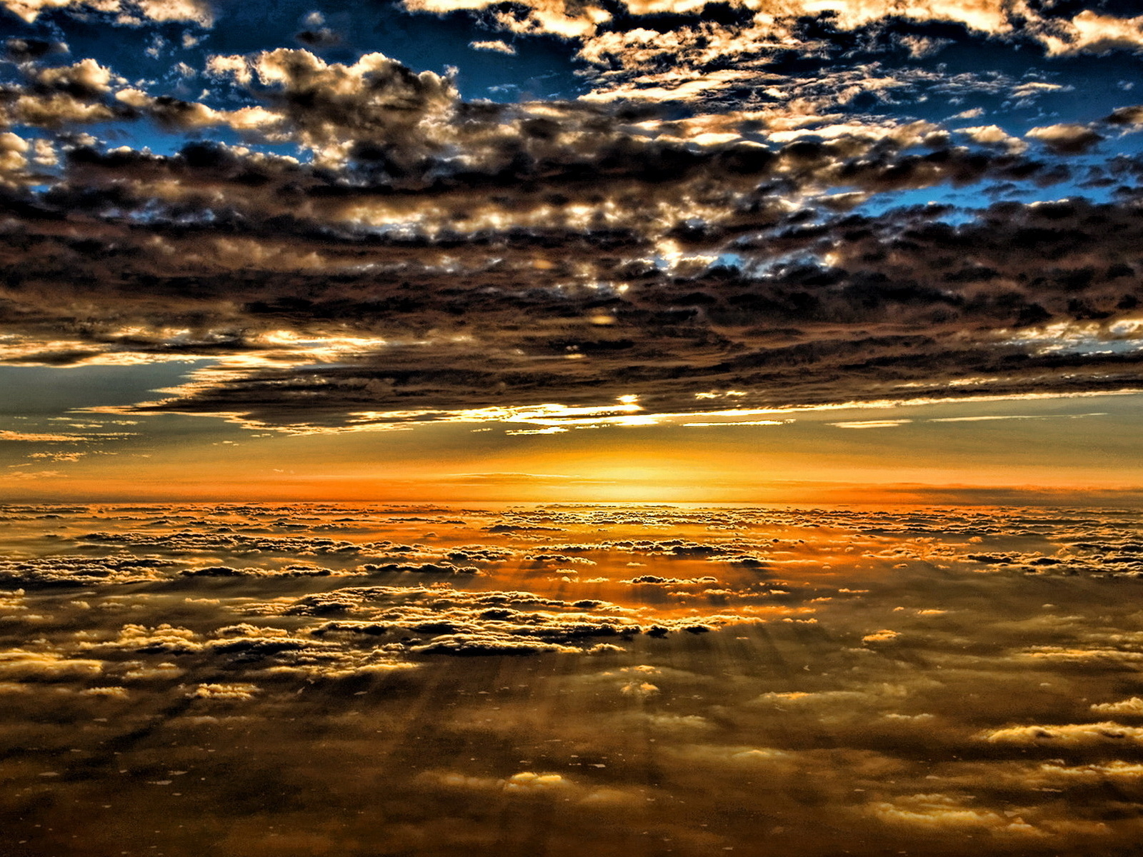 Закат среди небес