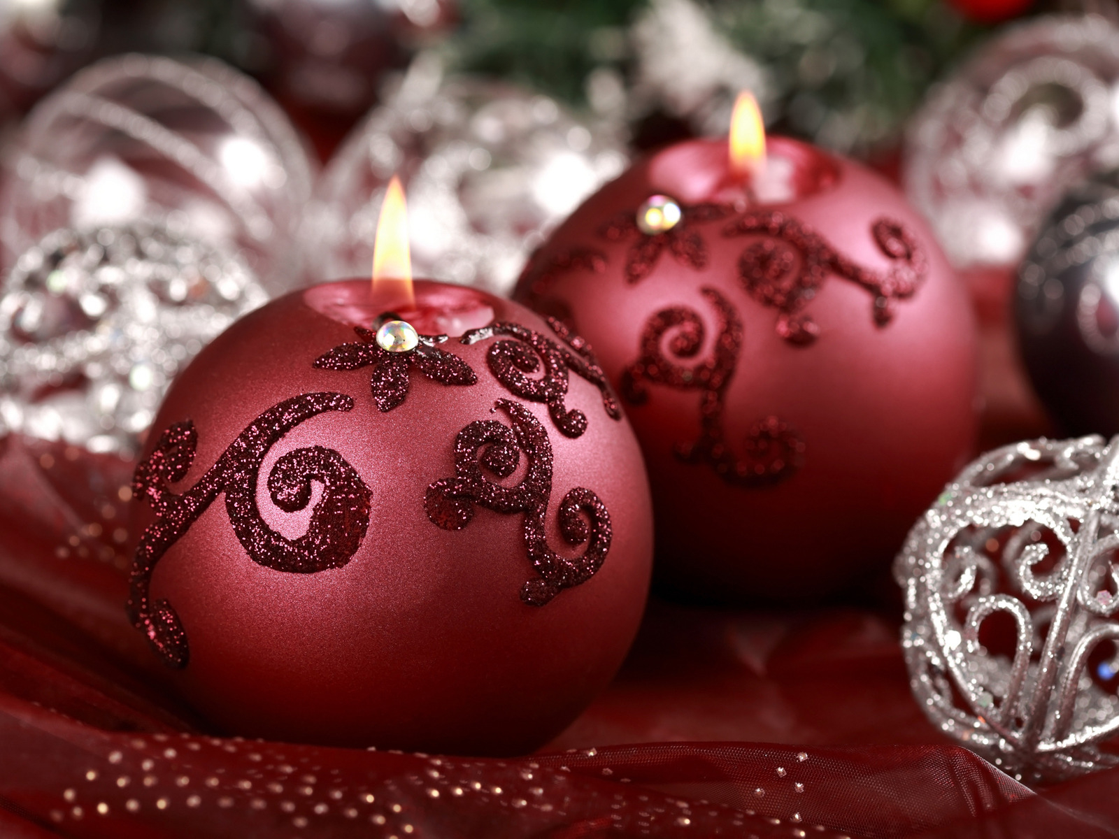 Свечи и украшения