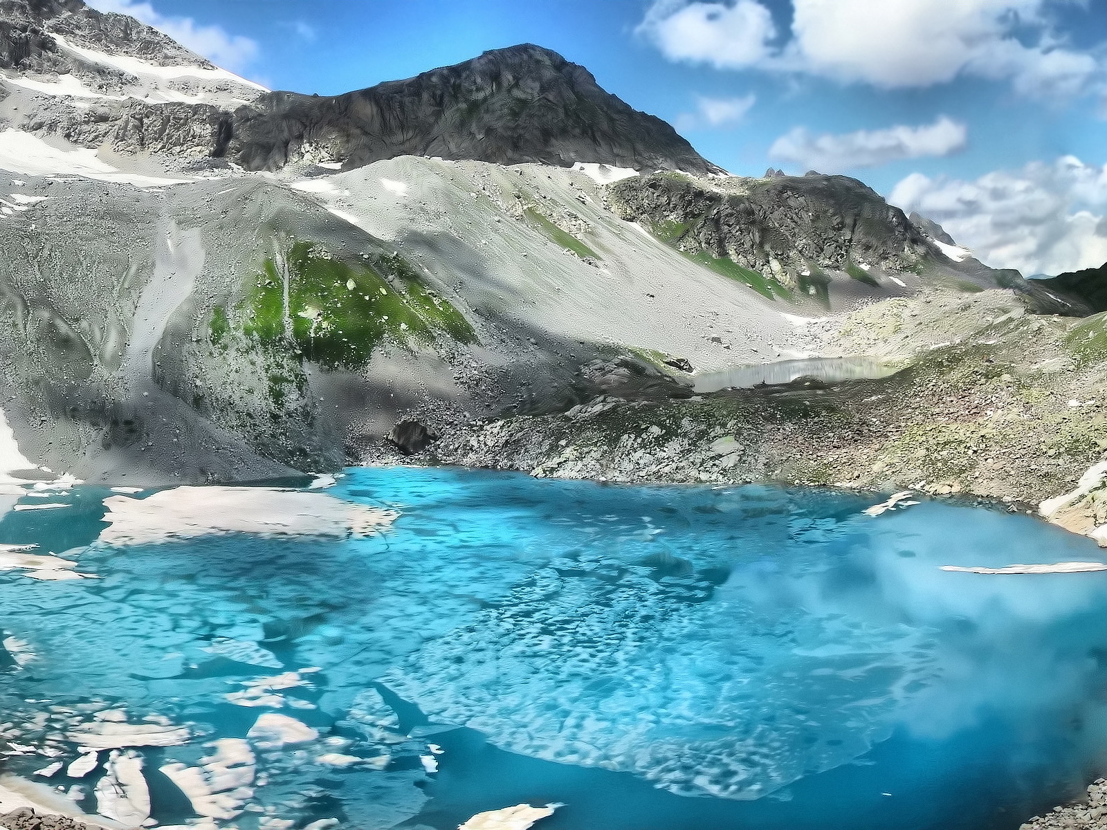 Озеро в горах