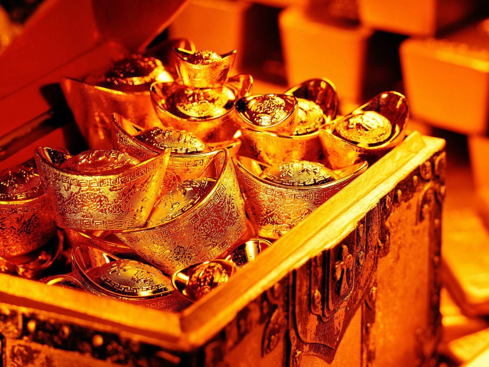 Coffer with golden thing