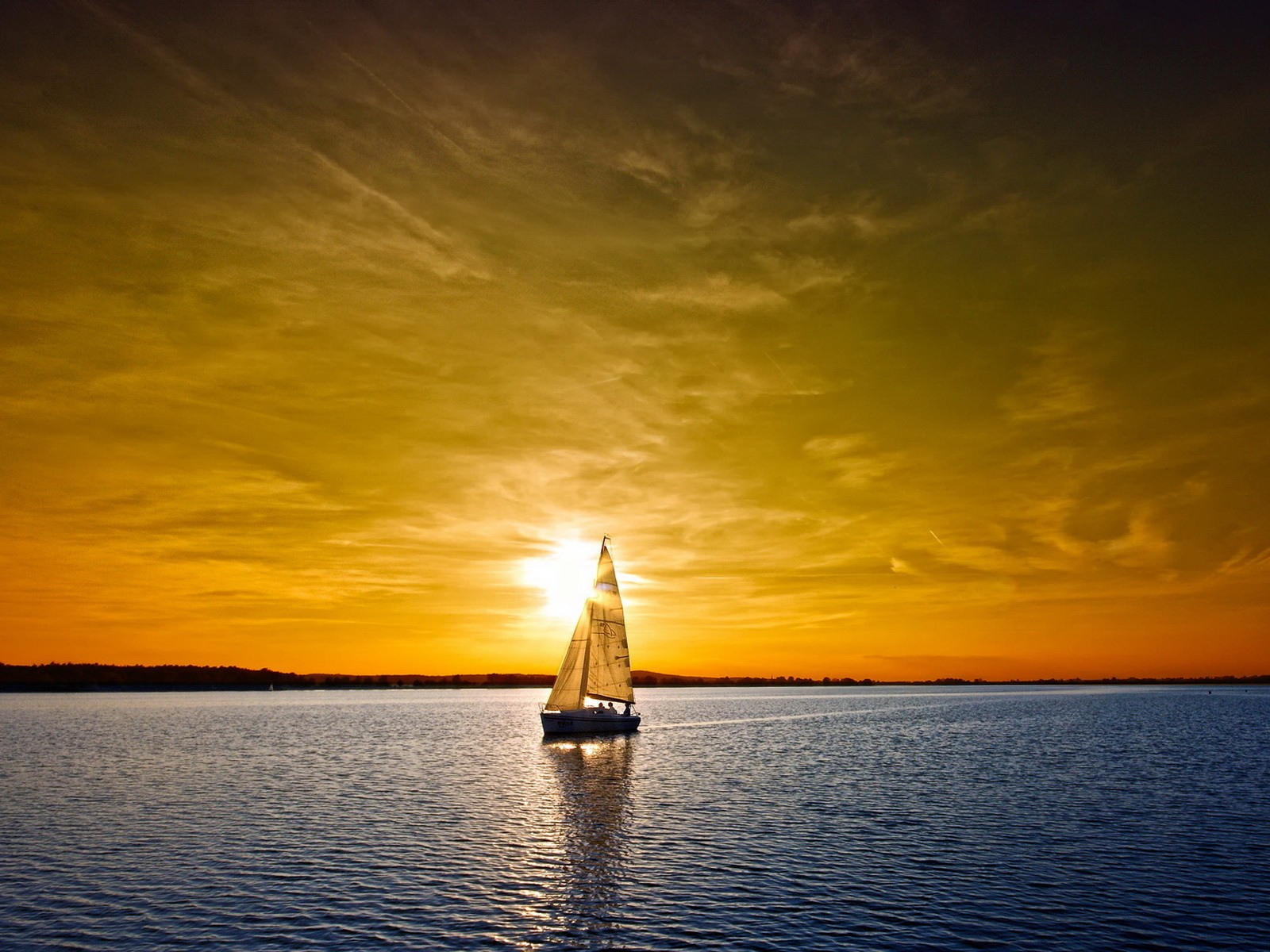 Парусная лодка