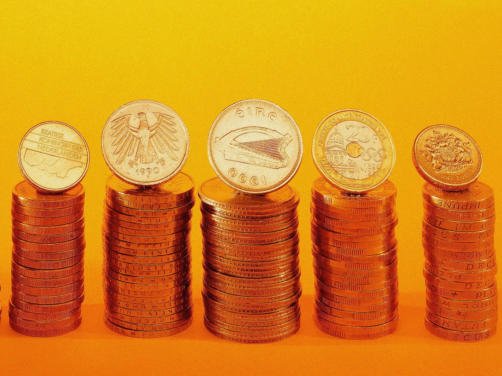 Стопки монет