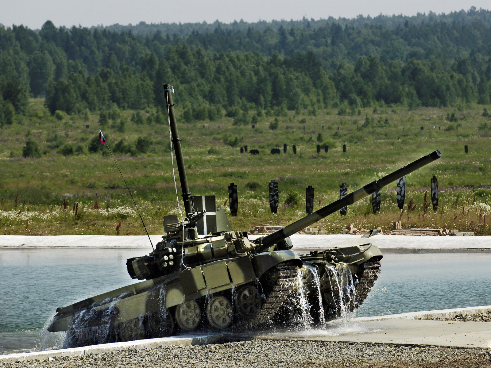 танк Т90 на полигоне