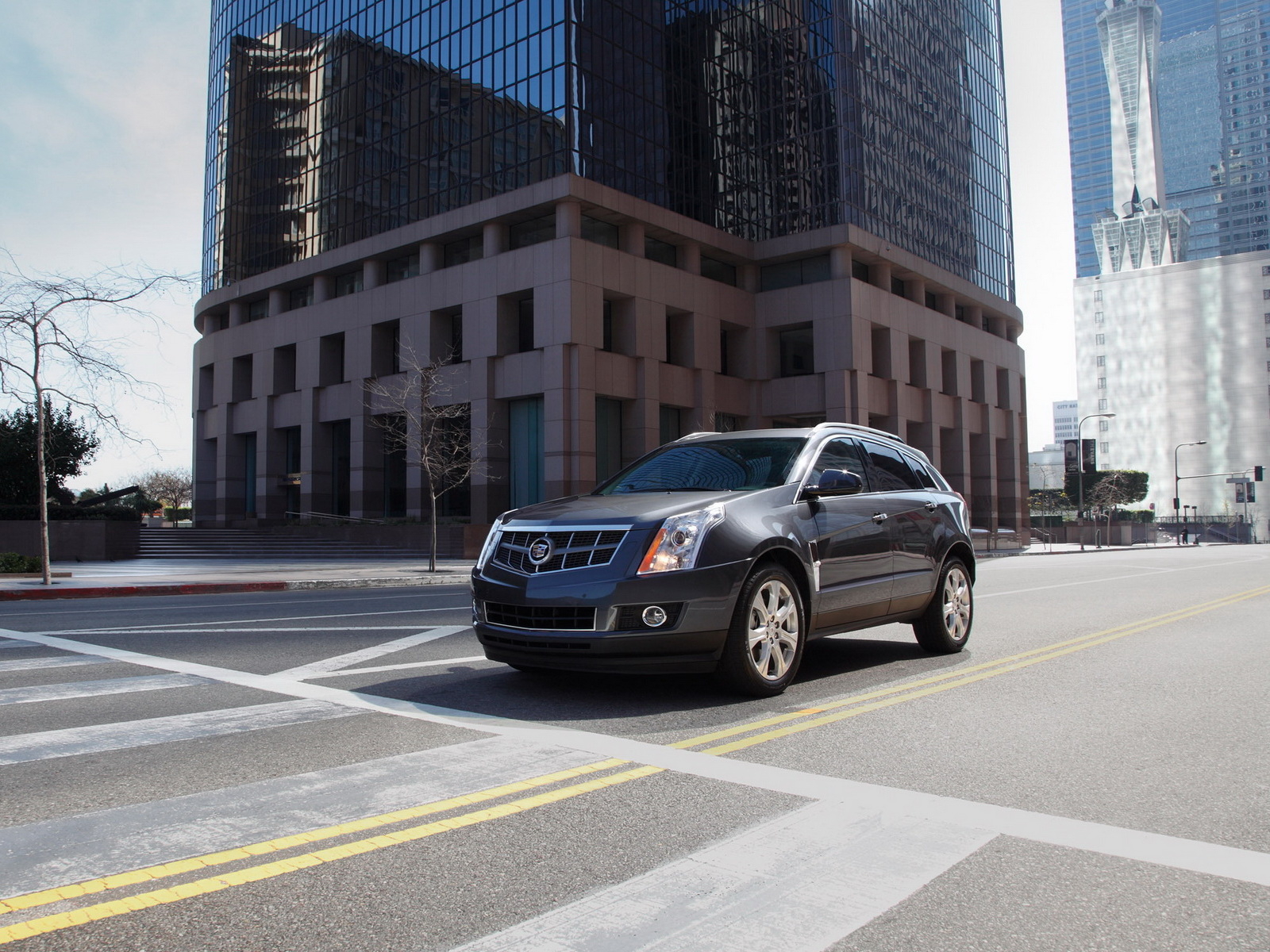 Cadillac SRX в городе