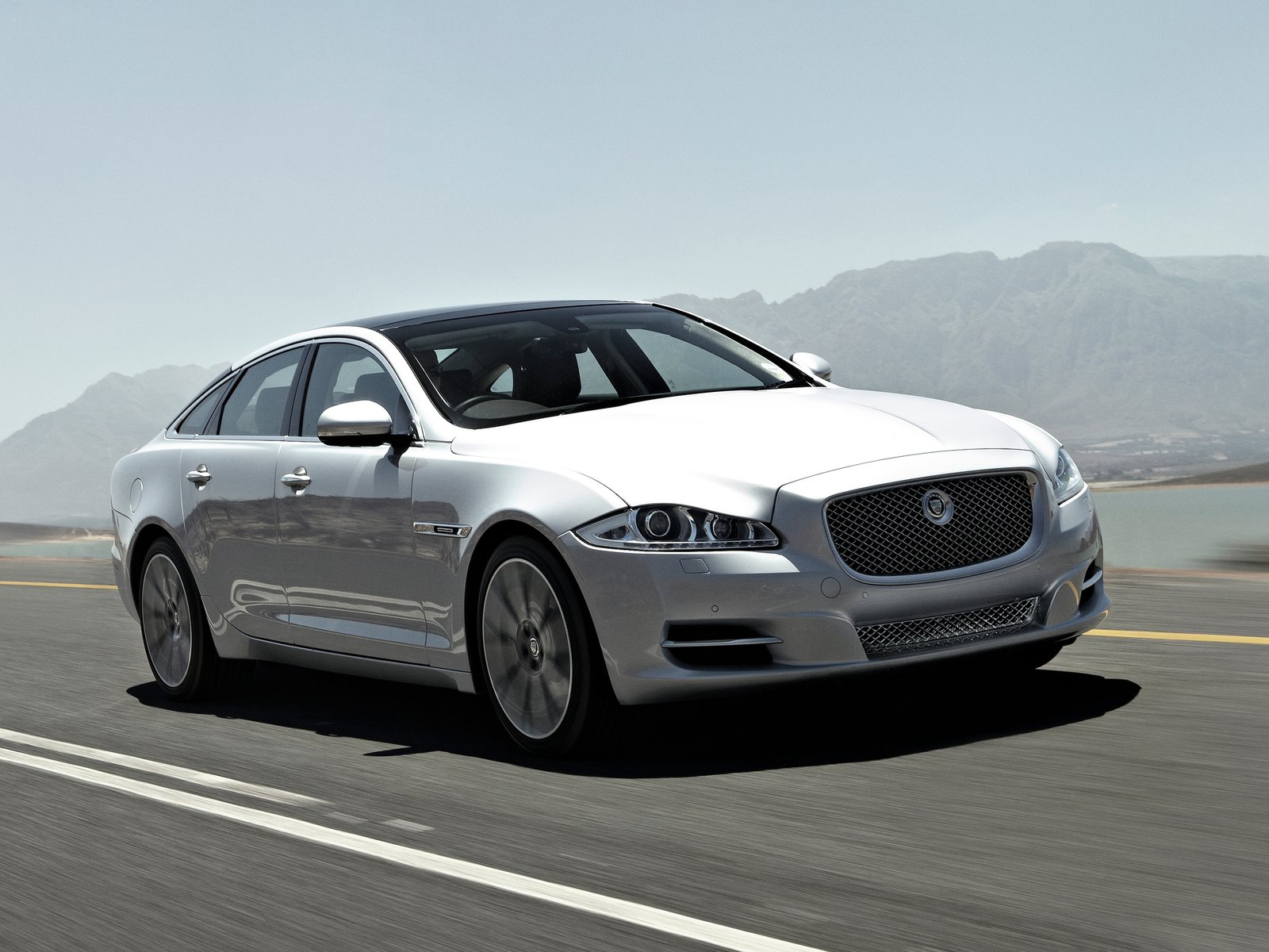 Jaguar-XJ 2012
