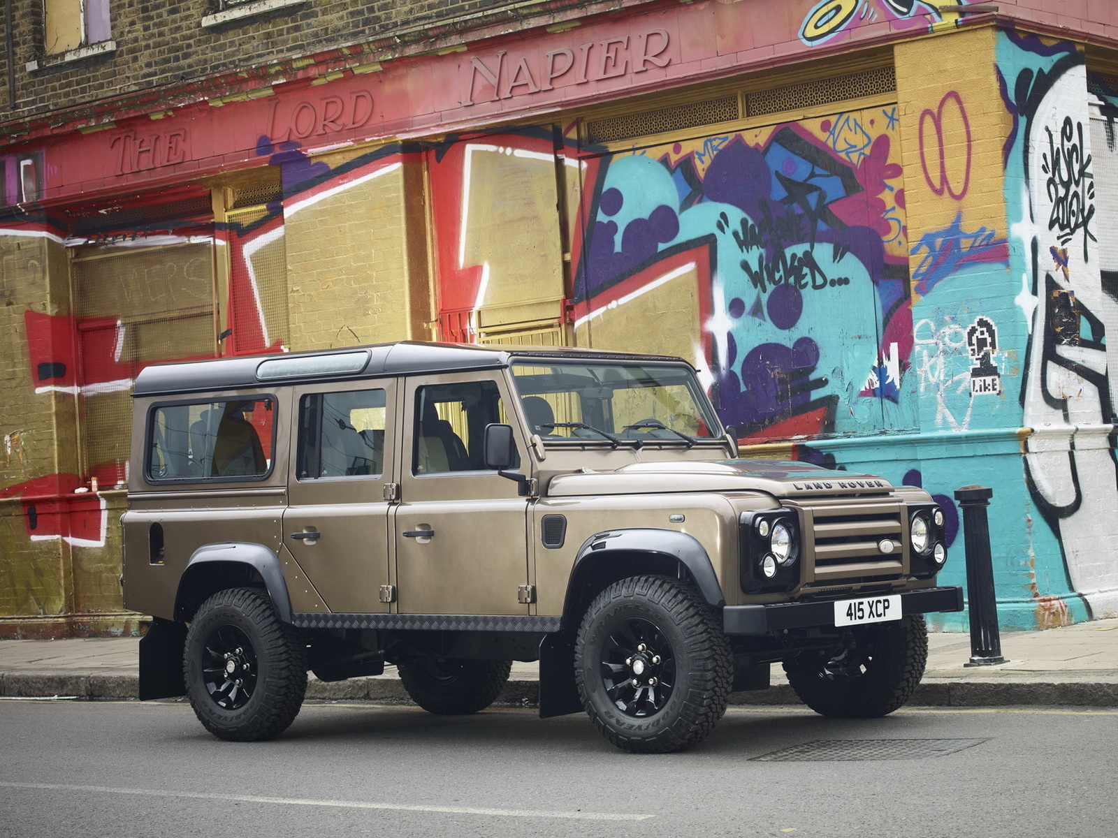Land-Rover-Defender