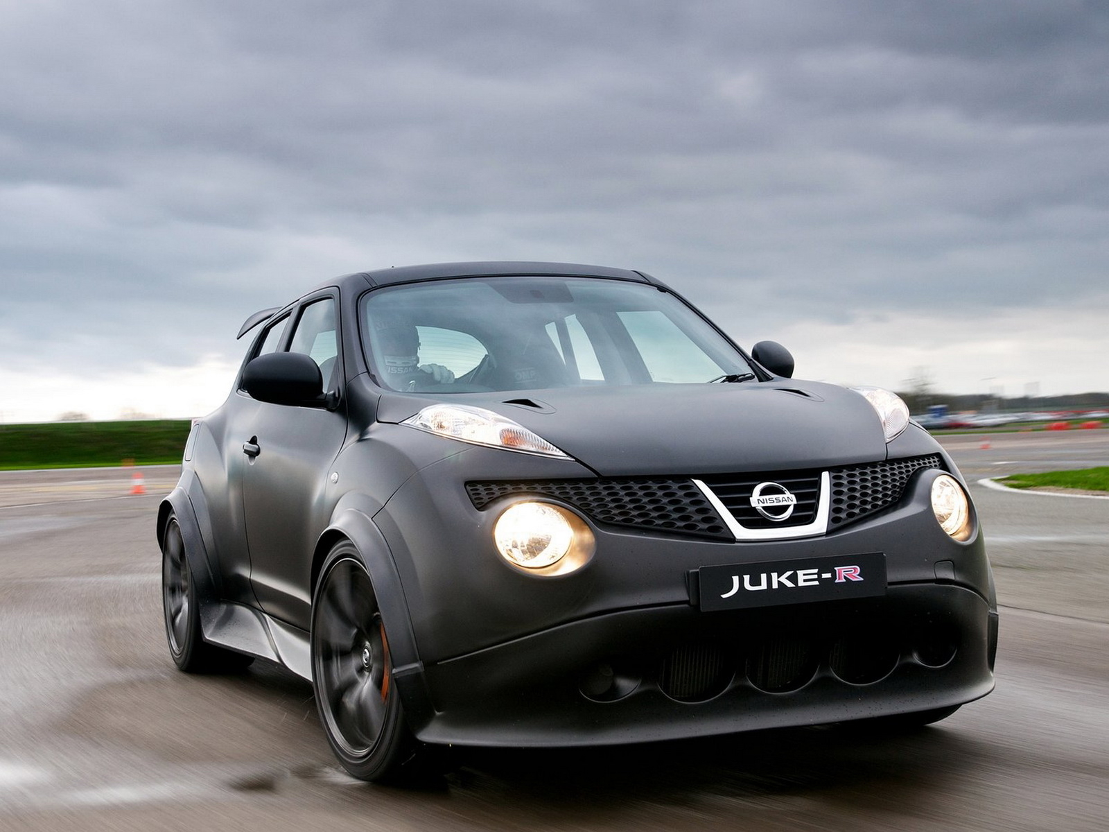 Nissan-Juke-R