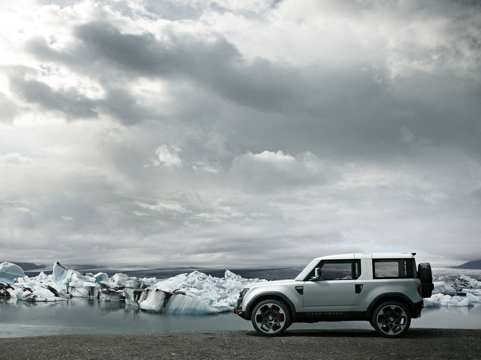 Land Rover-DC100 Concept