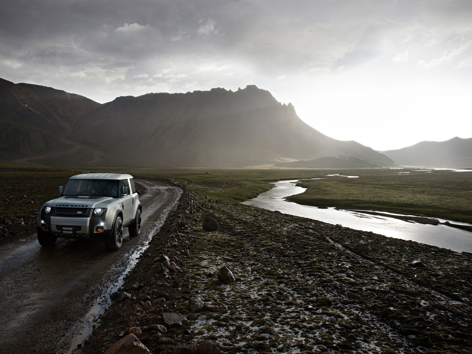 Land Rover-DC100 Concept