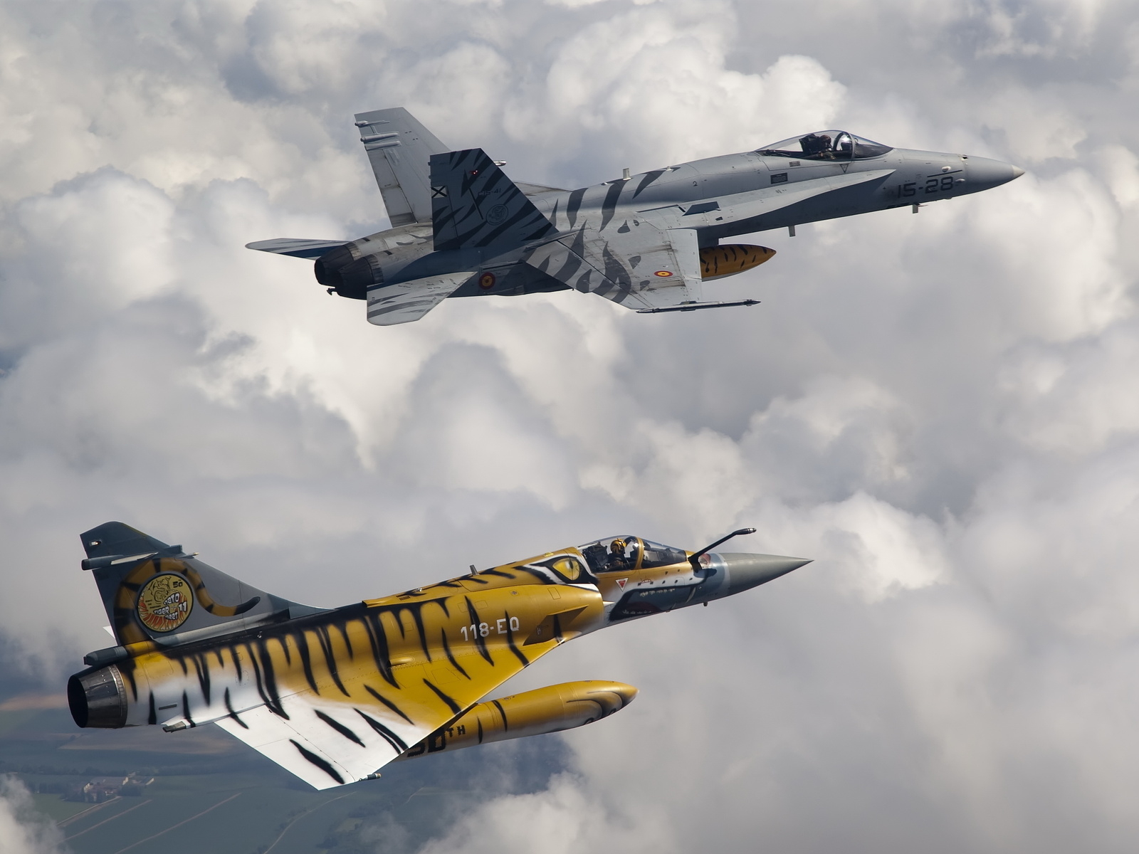 McDonnell Douglas FA-18 и Mirage 2000