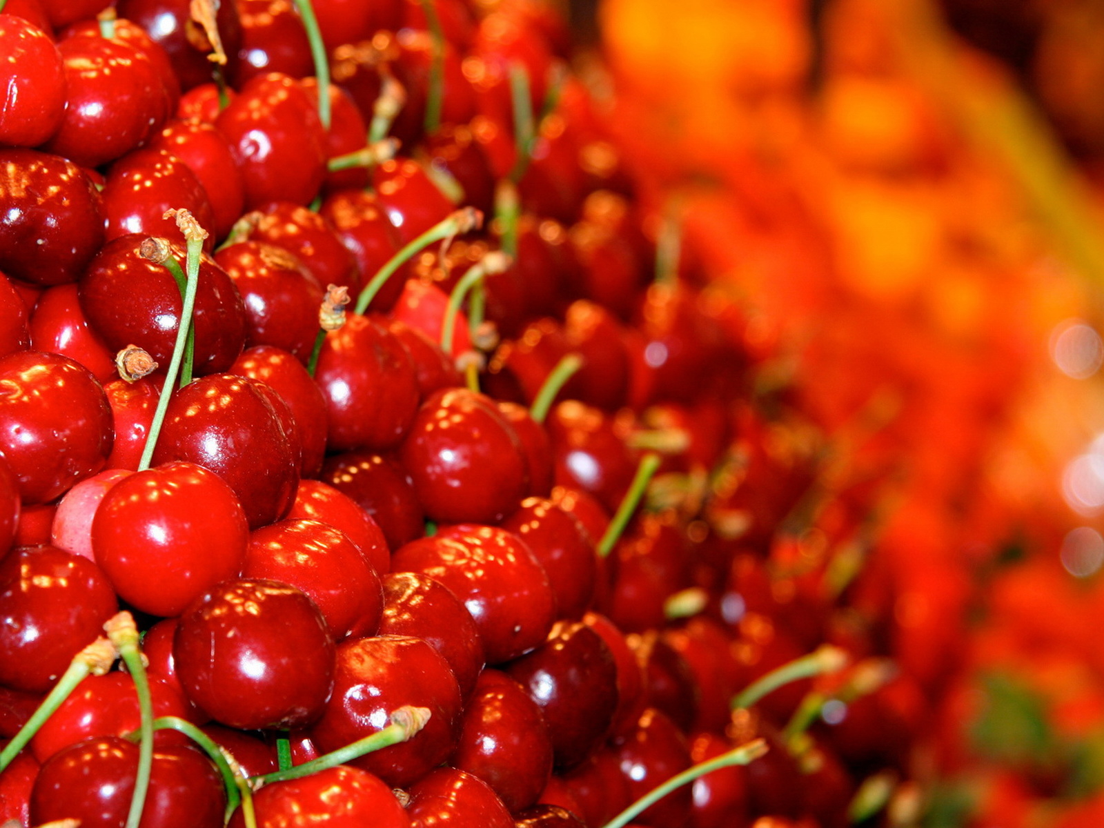 Красная черешня