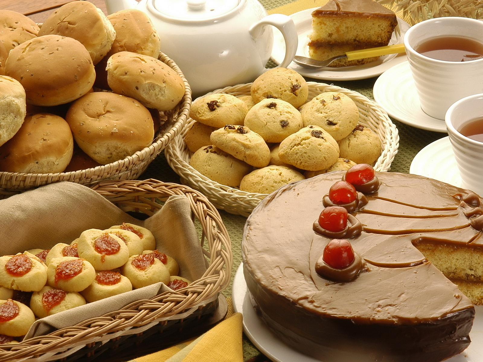 Торт, пирожное и булочки