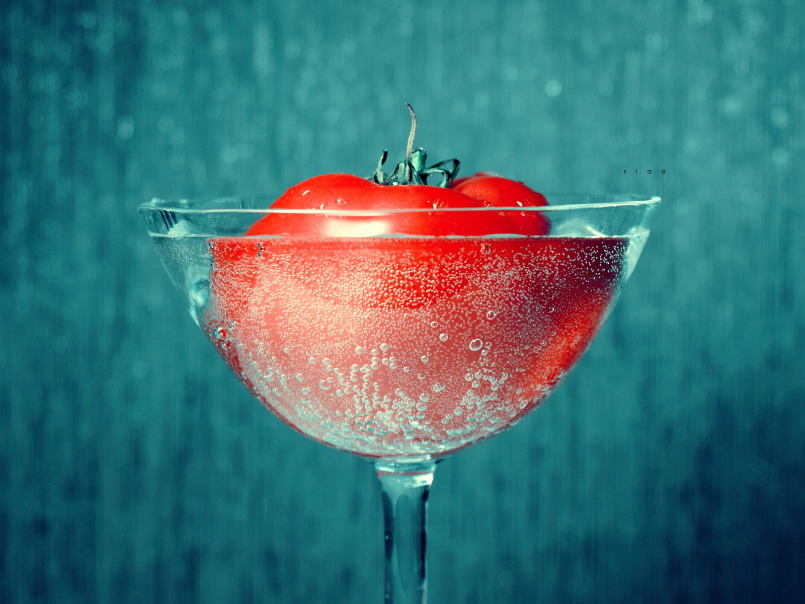 Томат в бокале