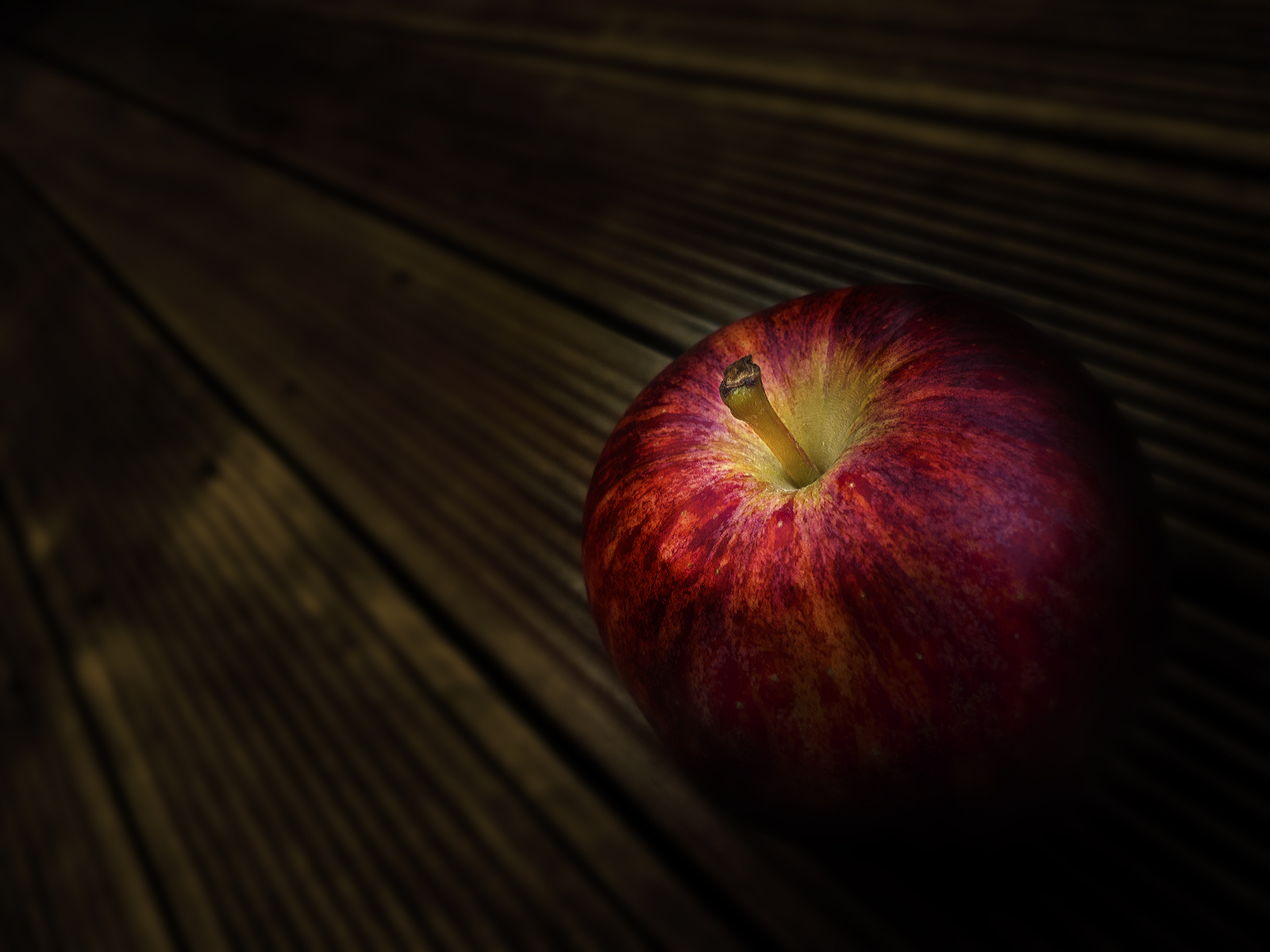 Спелое яблоко