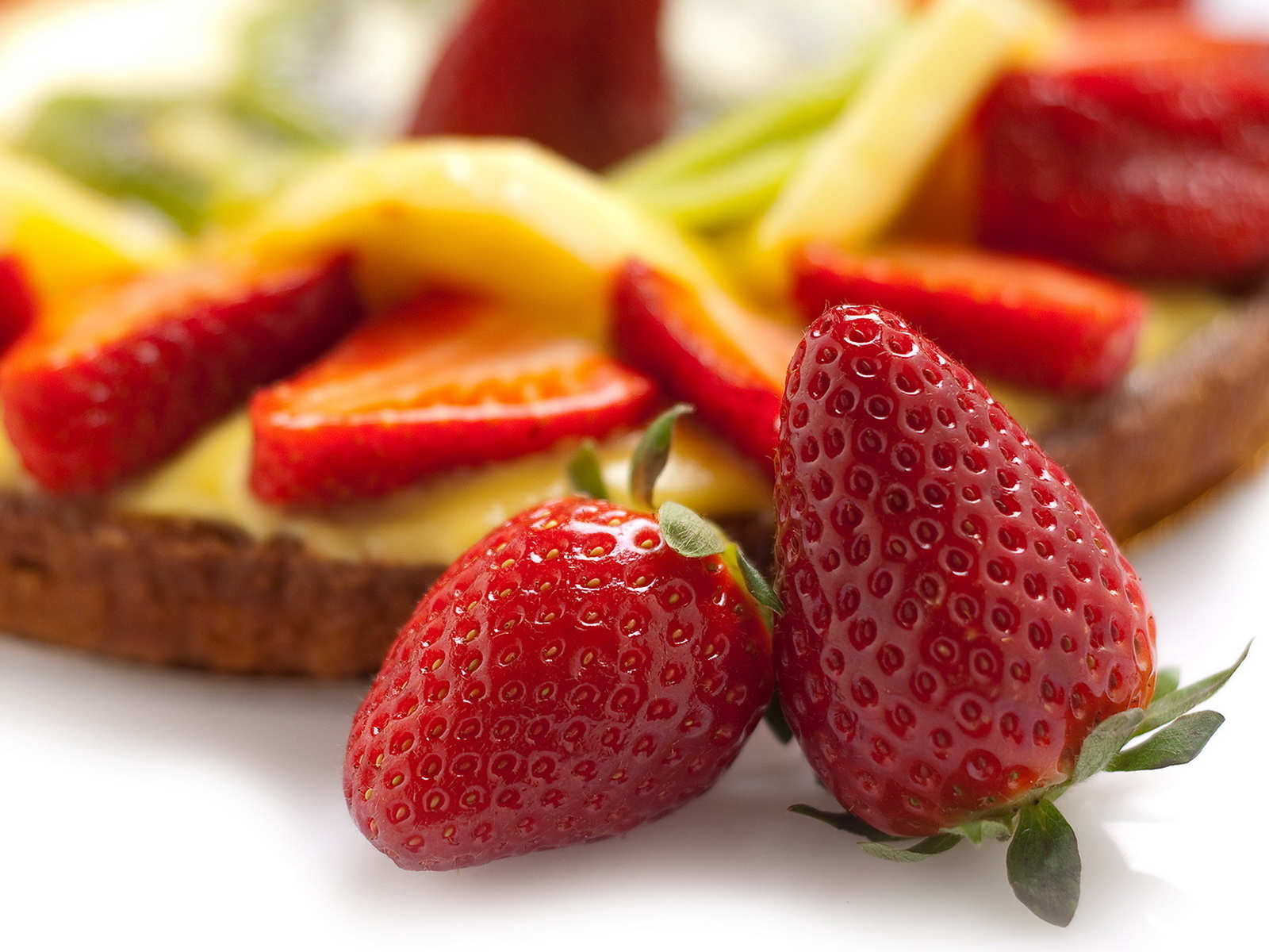 Бутерброды с клубникой