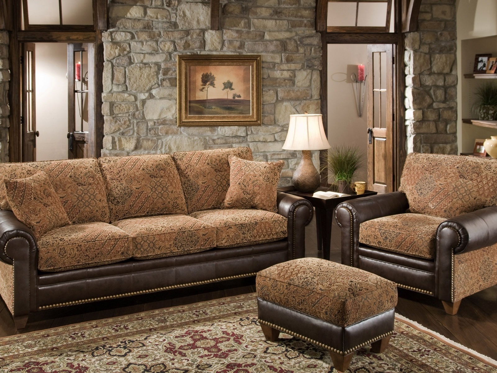 Мягкая мебель в комнате