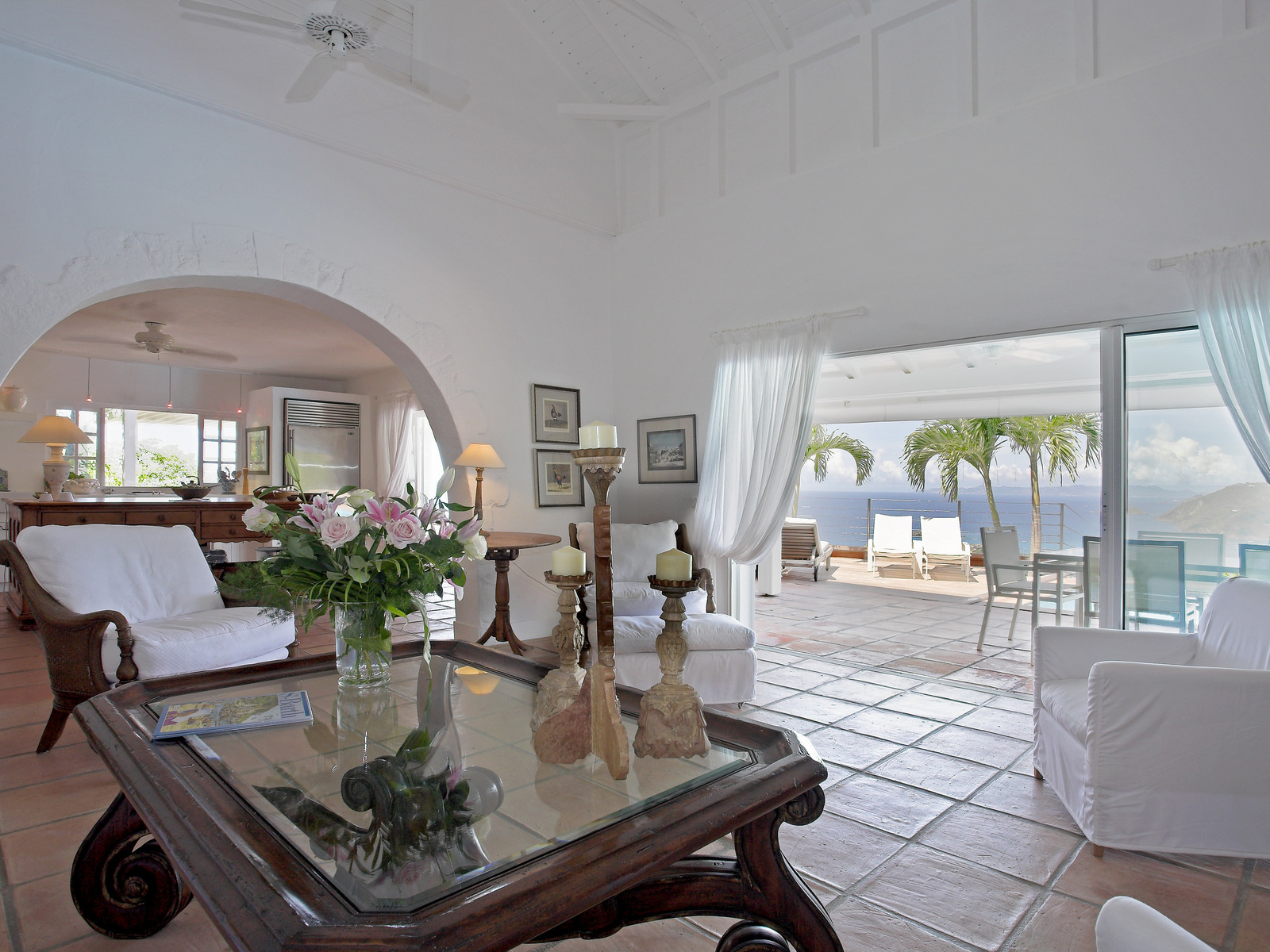 Вилла на берегу