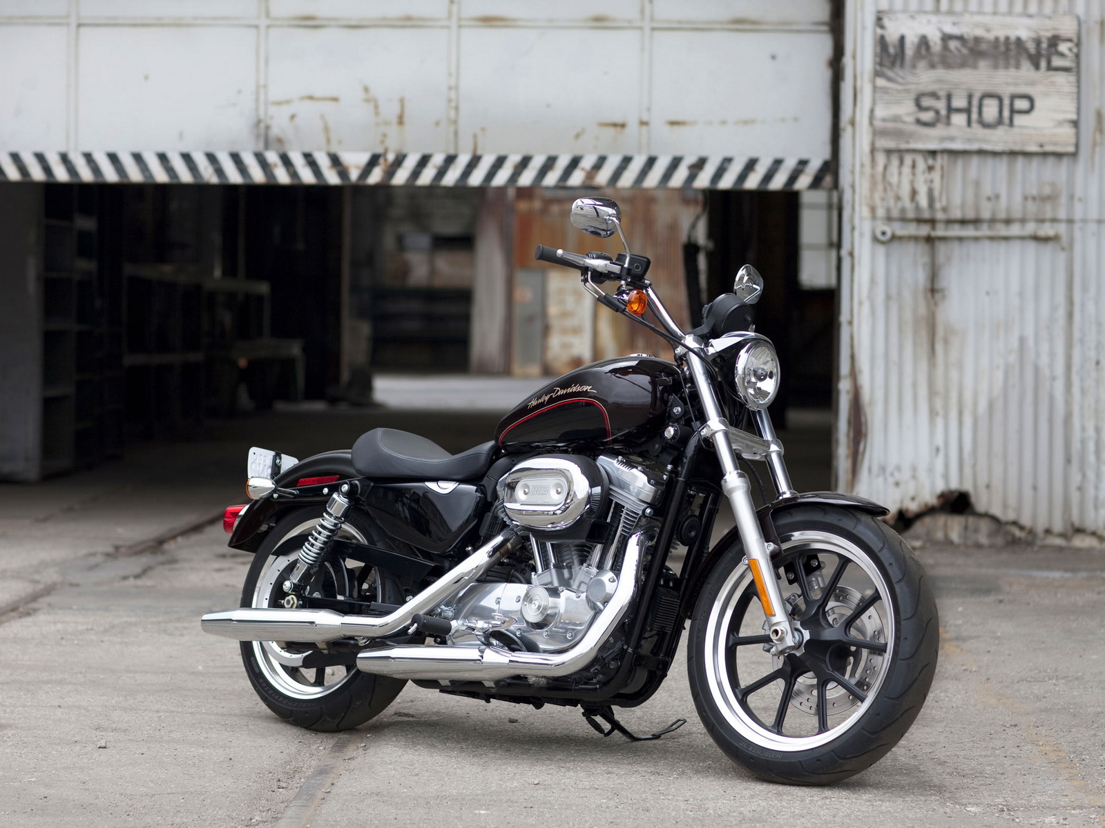 Harley Davidson XL883 SuperLow