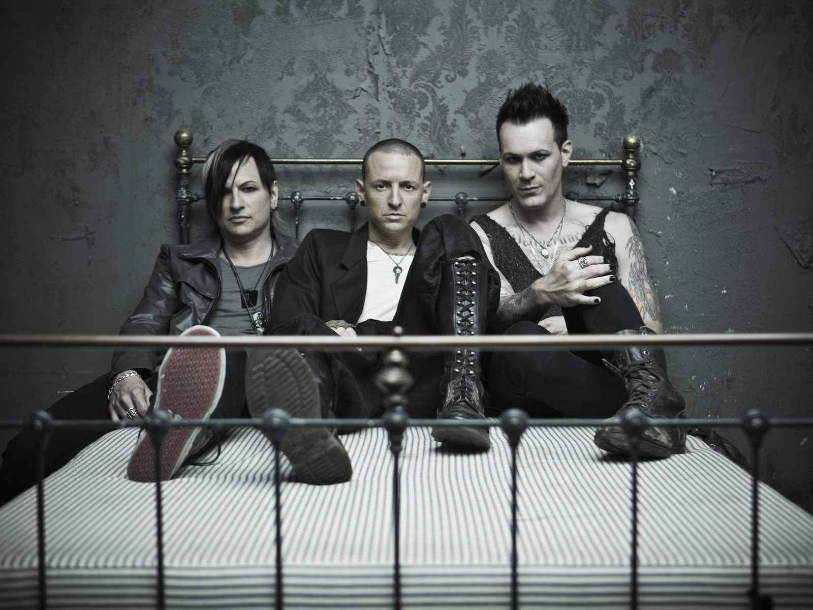  Dead by sunrise