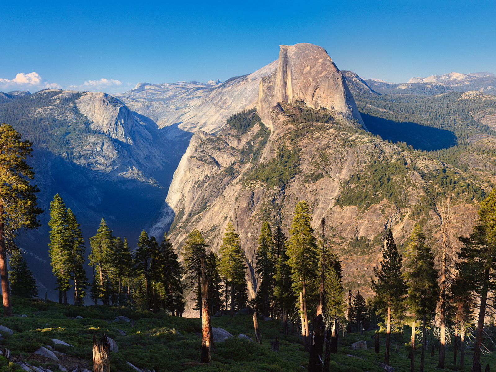 У подножия горы