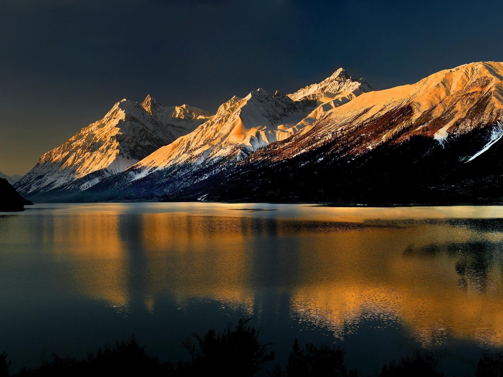 Горы и речка