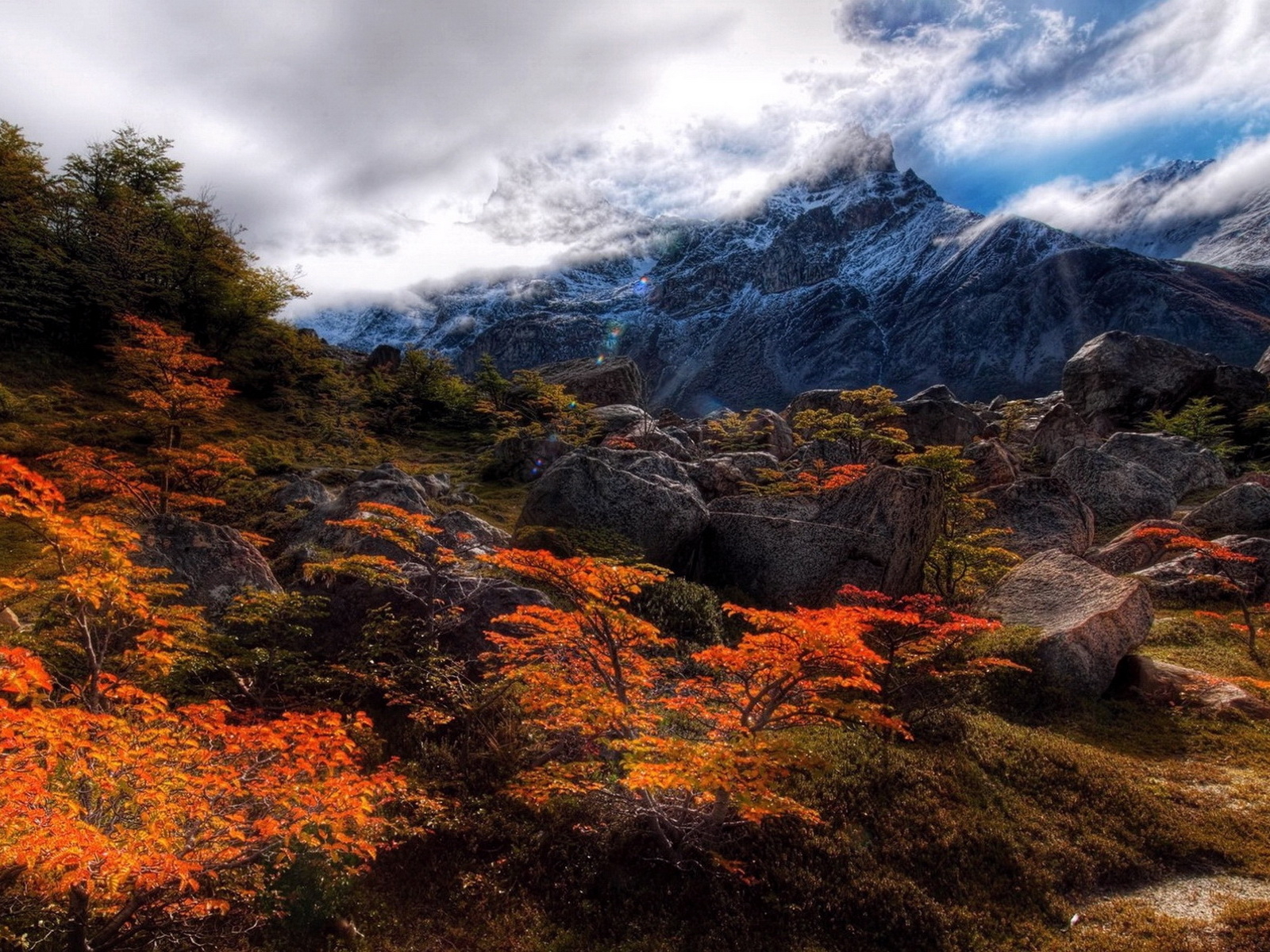 Горы под облаками