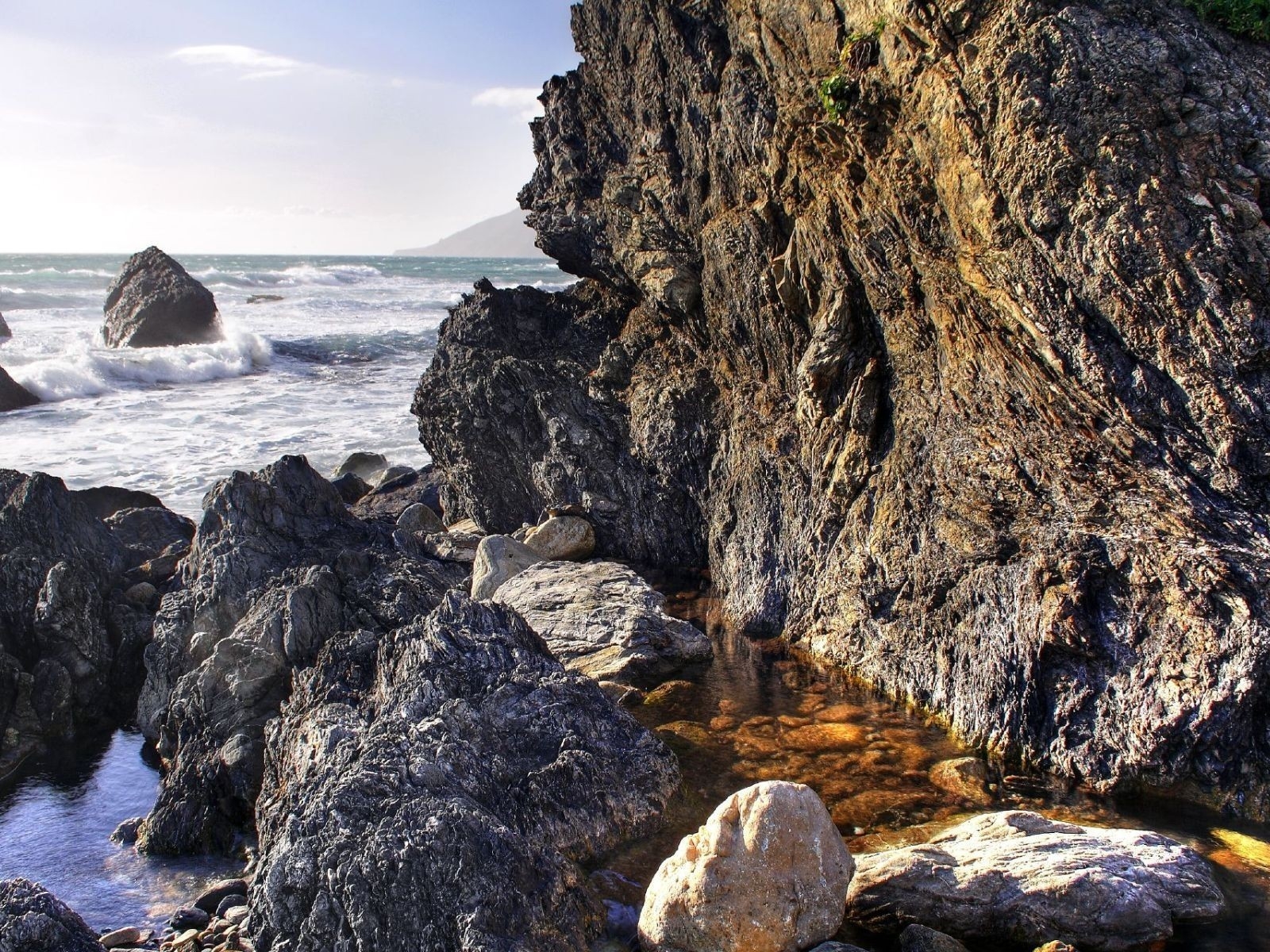 Береговые скалы