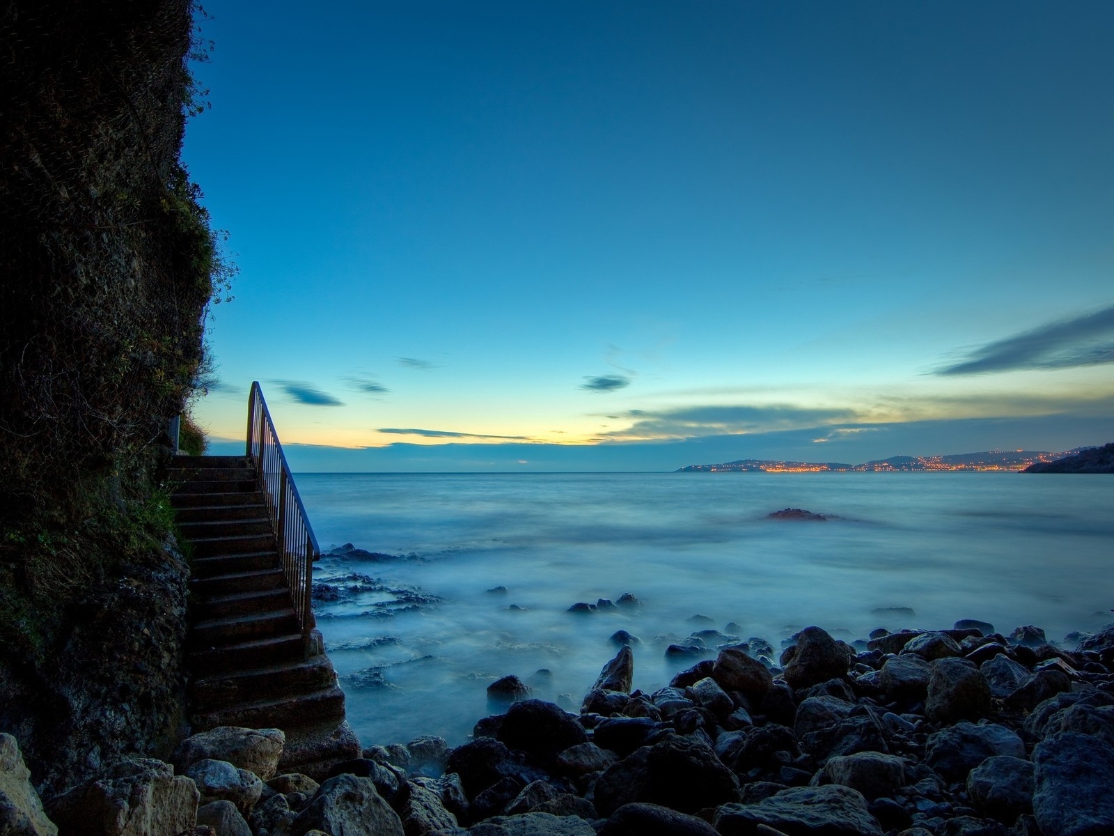 Побережье на закате