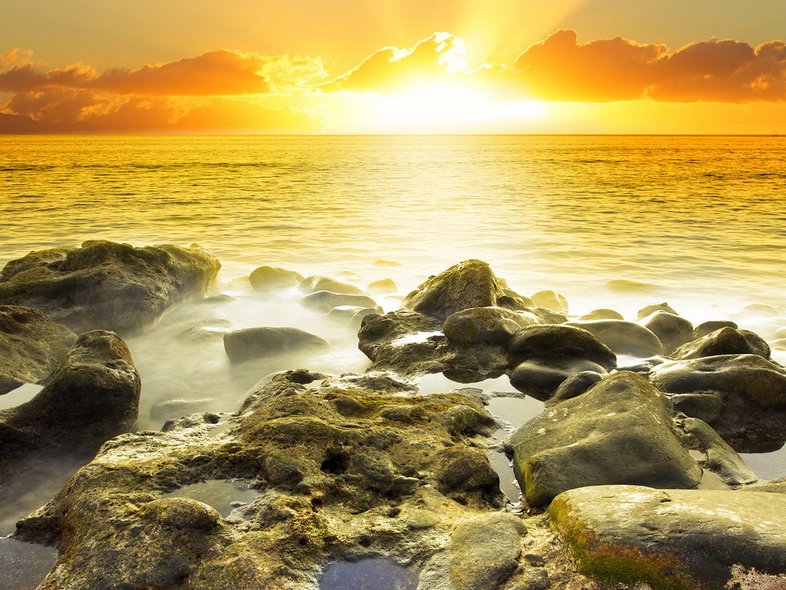 Прибрежные камни