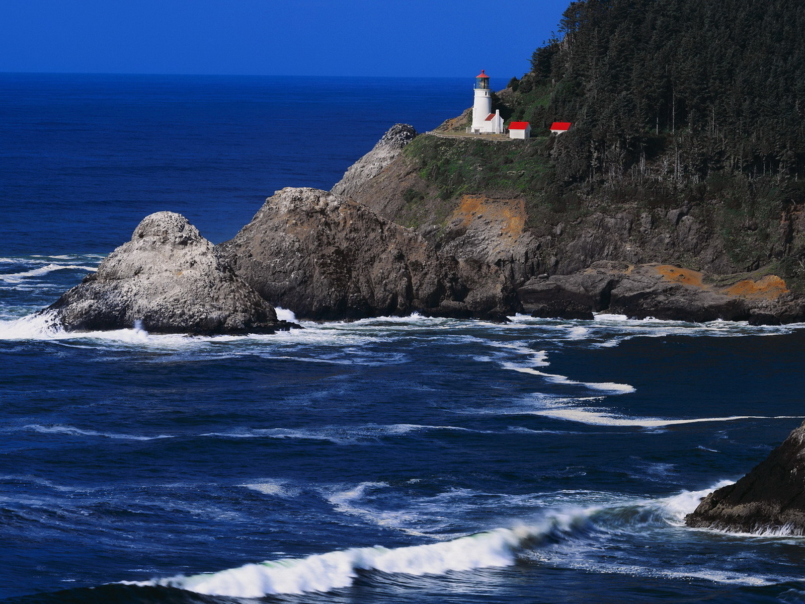 Маяк на склоне