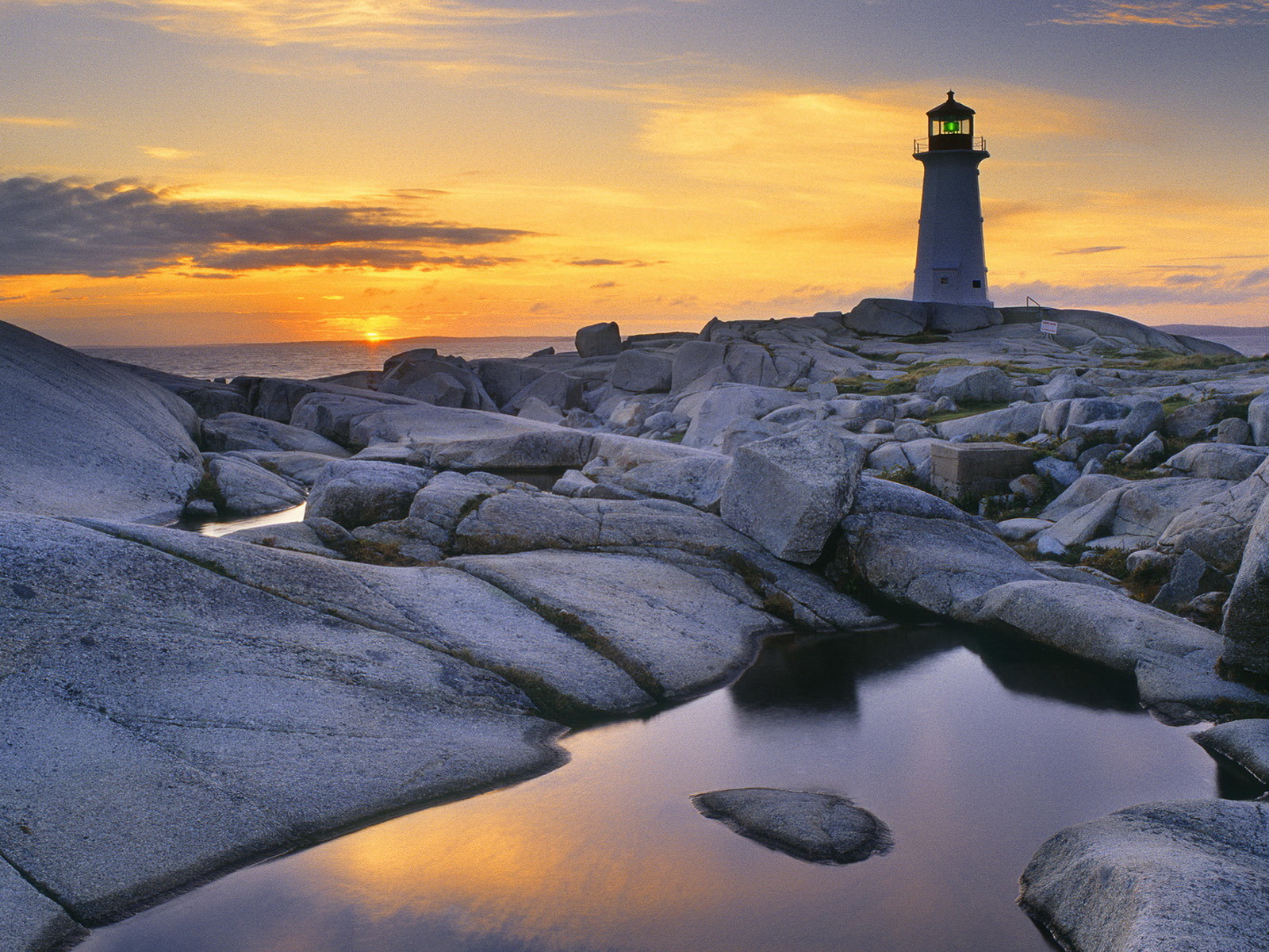 Одинокий маяк