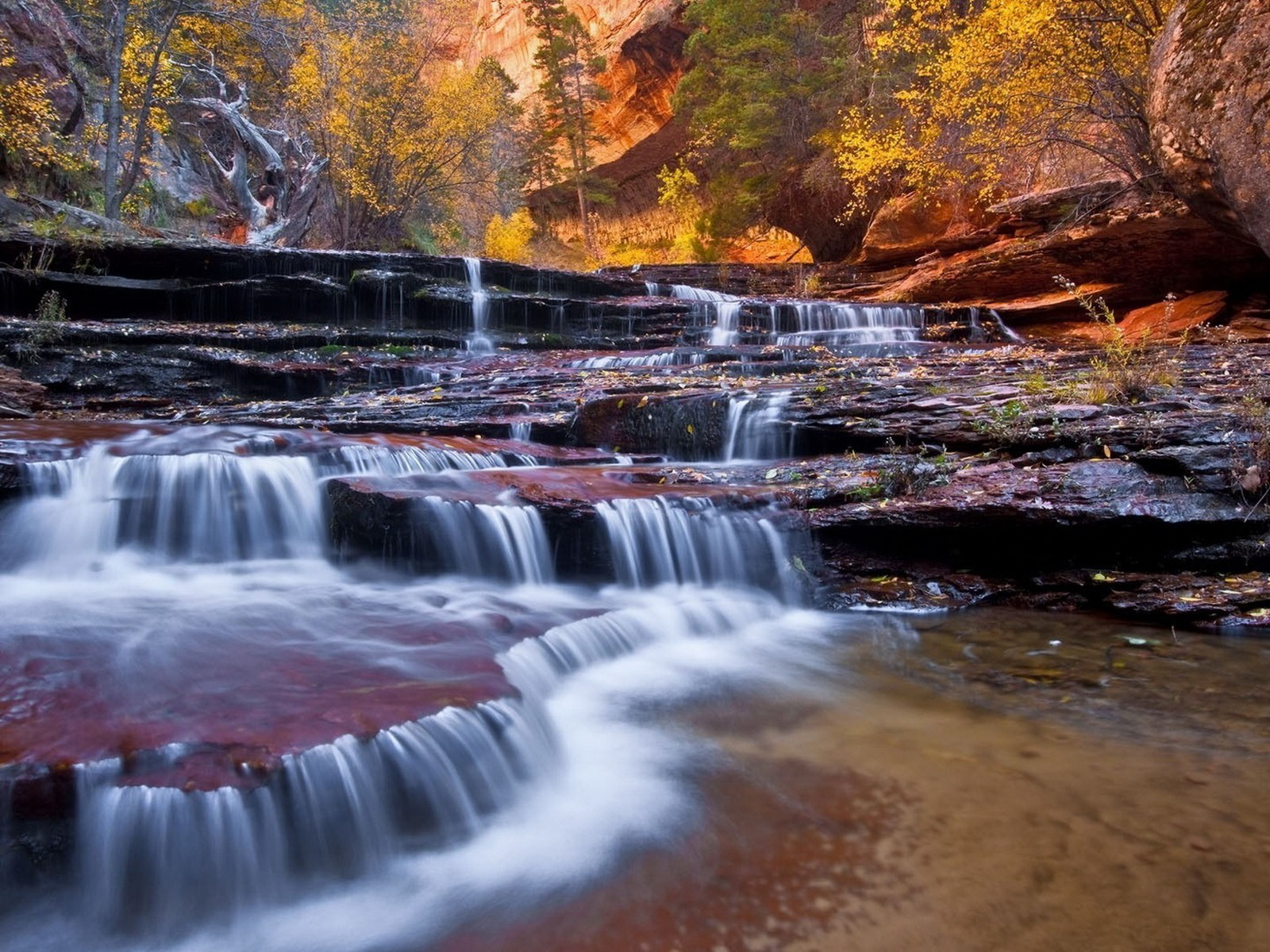 Бегущий ручей