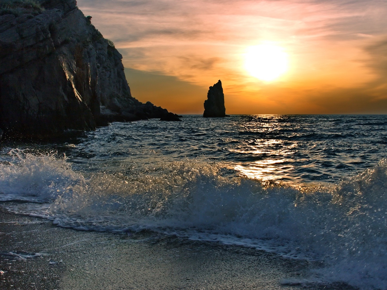 Брызги волн