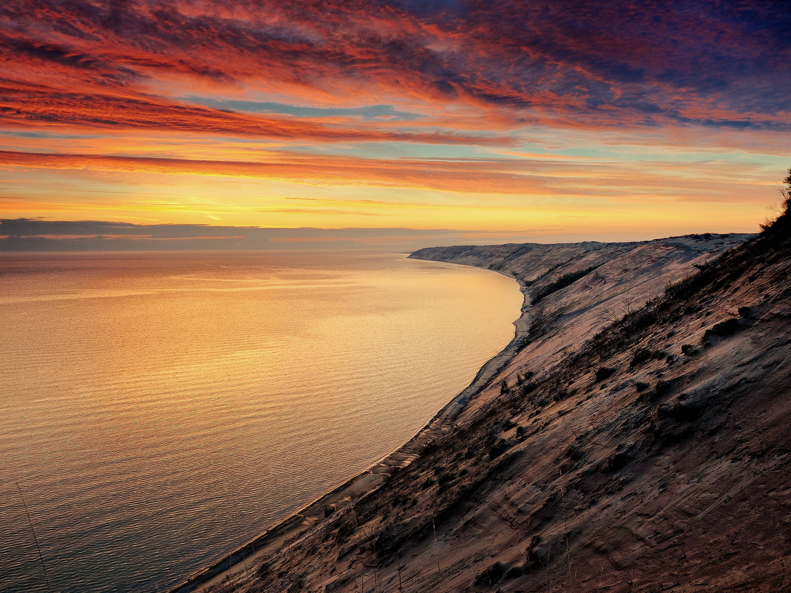 Побережье на закате