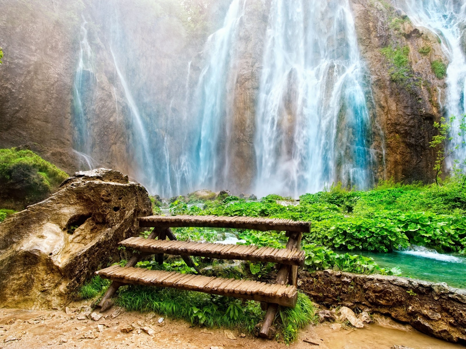 Удивительный водопад