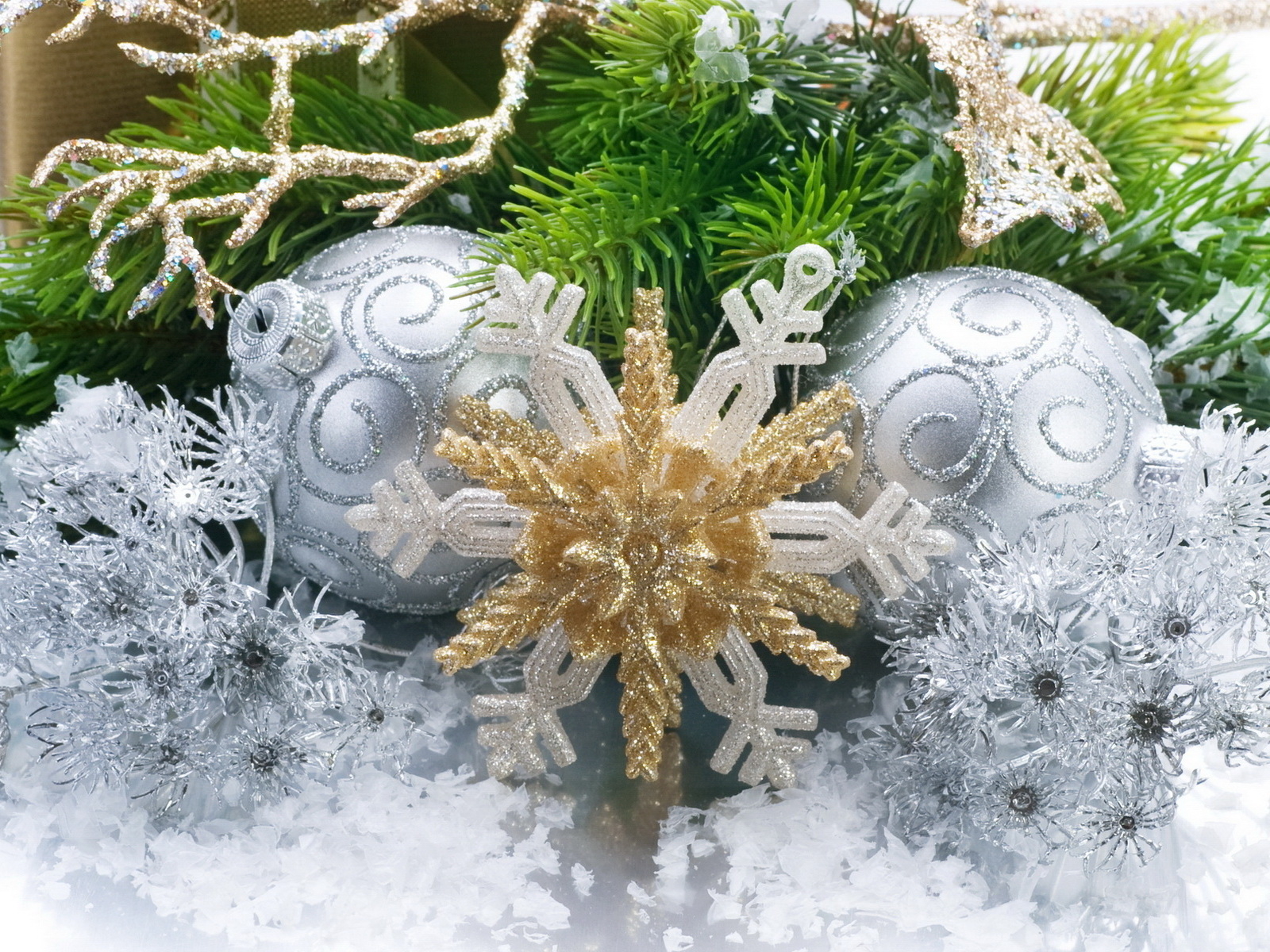 Игрушки на елку