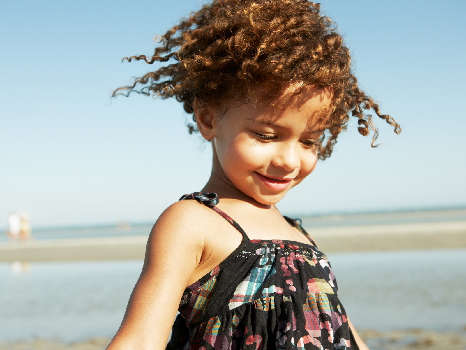 Девочка с кудряшками