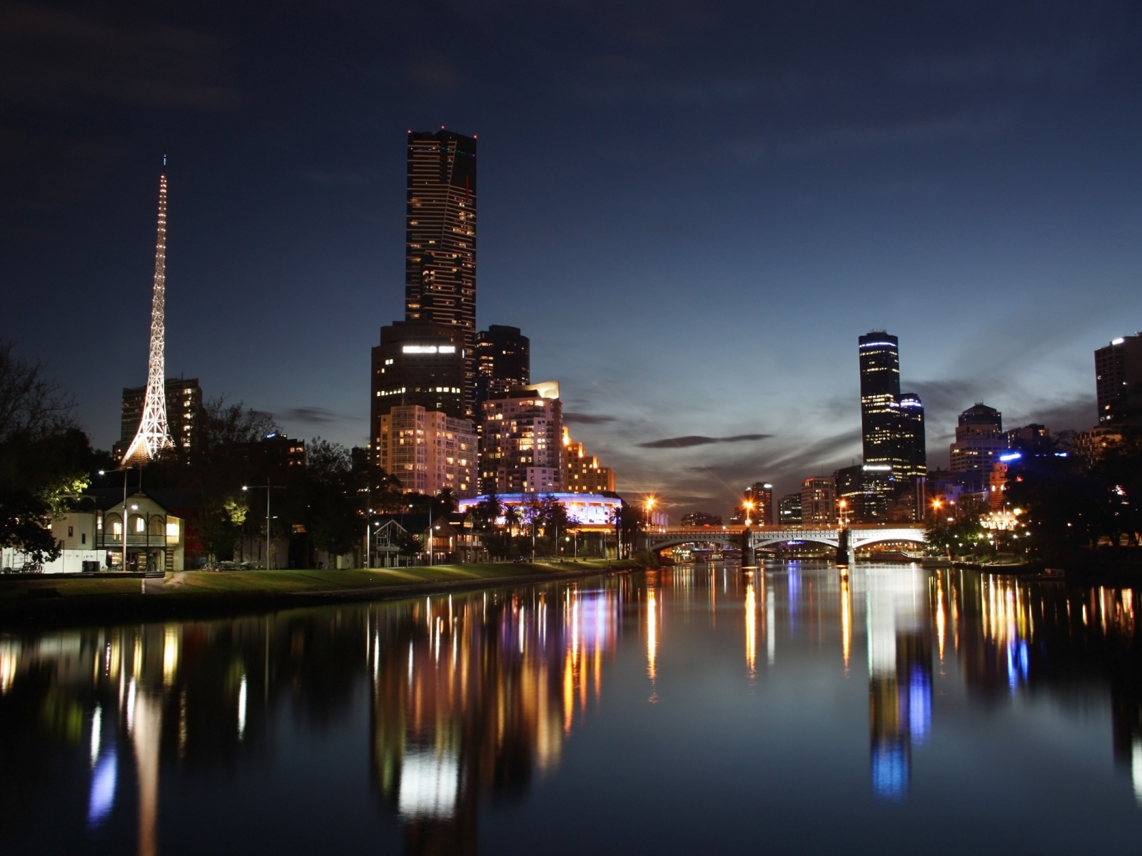 Ночное отражение города