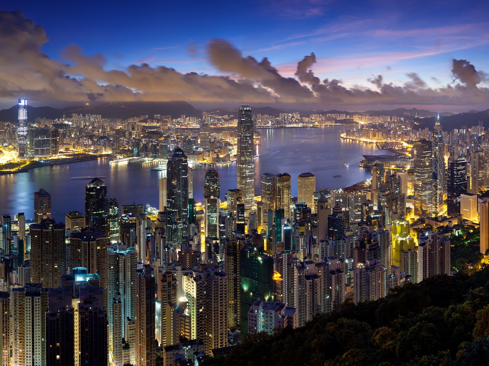 вечерний Гонг Конг
