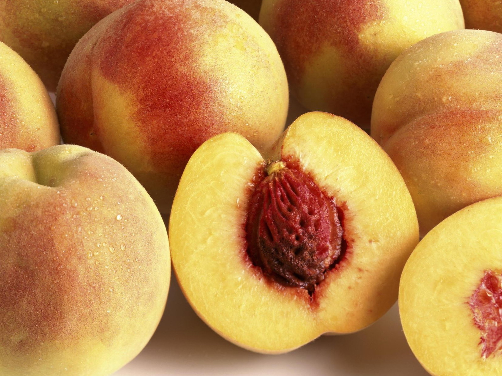 Сладкий персик