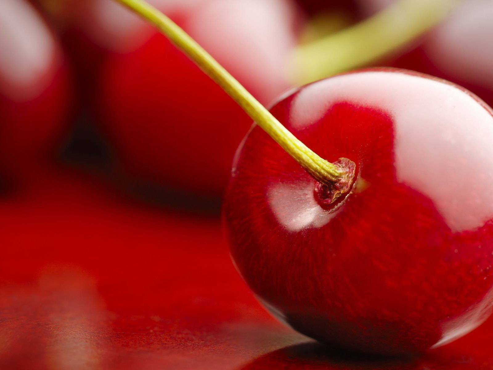 Красная черешня